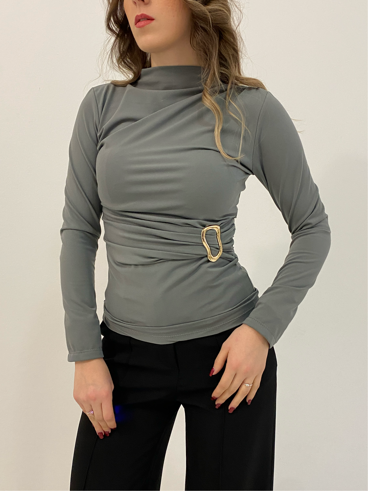 Maglia con drappeggio grigio