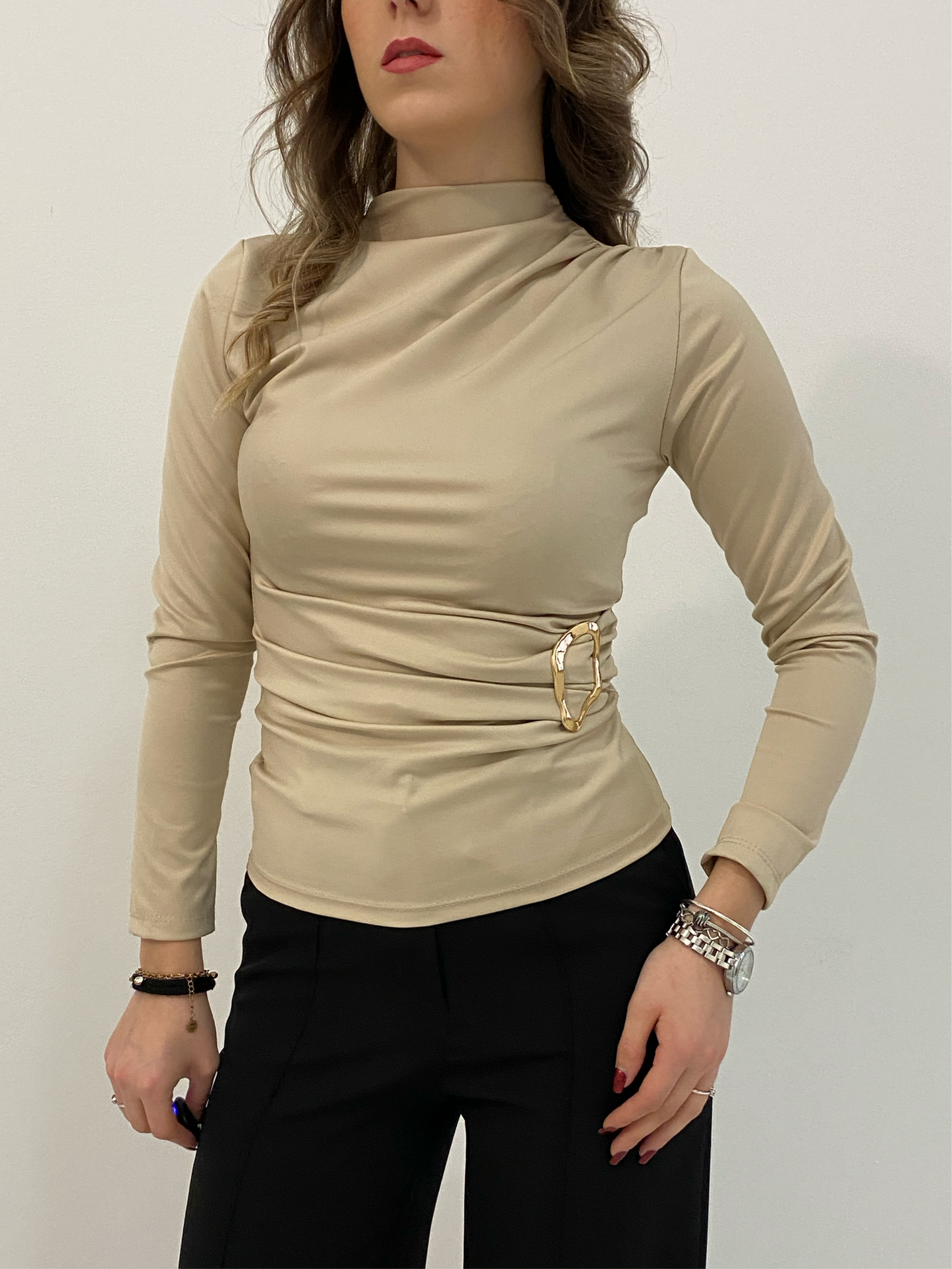 Maglia con drappeggio beige